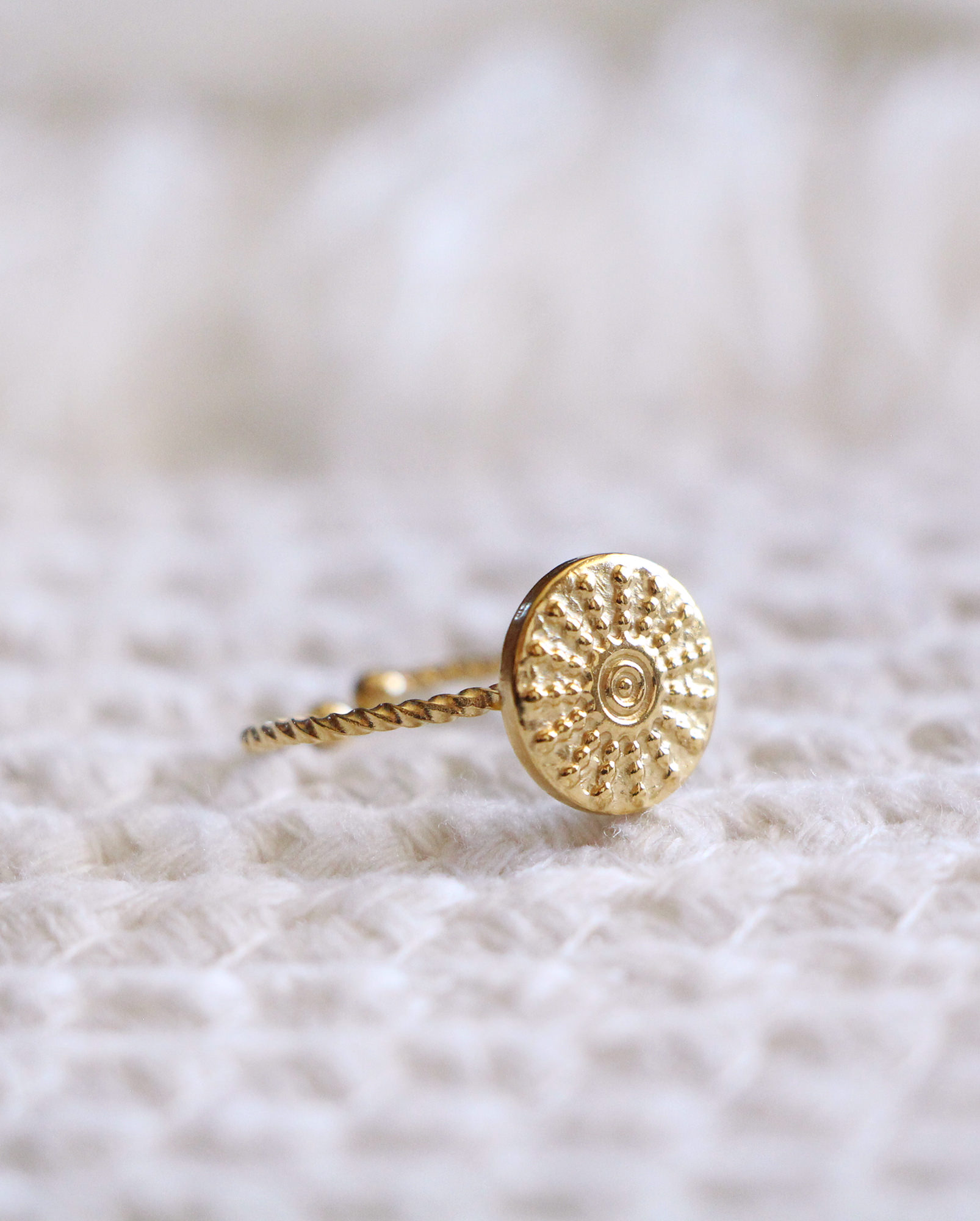 bague-lumiere-interieure-dore4
